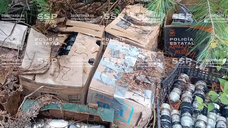 Policía Estatal y Ejército aseguran decenas de explosivos improvisados en Tamazula, Durango